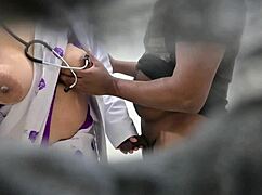 印度医生，你是在用这病人的巨乳满足欲望吗？