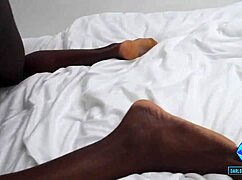 胖红发红兔妹为啥偷情猛干黑人大屌杰？