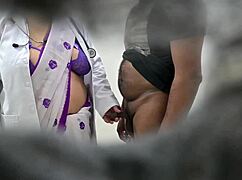 印度医生，你是在用这病人的巨乳满足欲望吗？