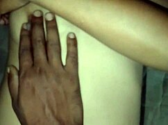 性感印度骚妇弯腰玩巨屌假鸡巴