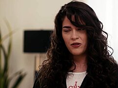 美女Charlotte Stokely和Victoria Voxxx内衣互舔屁眼