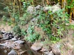 ayudo a desconocida y ella queria ir al bosque a tener sexo conmigo y casi nos descubren.