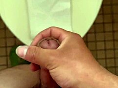 I'm turned on by this Japanese amateur's solo onanie session.