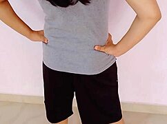 Reema Bhabhi takes a hairbrush deep in her pussy for pleasure