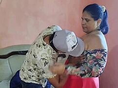 丈夫用老婆大屁股还债，真实自拍视频