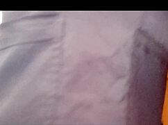 mi madrastra actua raro tocandose en el baño, uff zorra casera