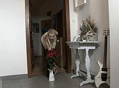 嘿，看Rebecca Black独玩玩具宣传片！