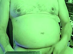 Check out Ezsosa flashing her curvy body in this bedroom update