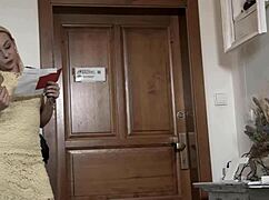 嘿，看Rebecca Black独玩玩具宣传片！