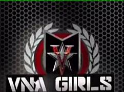 嘿，看塔莎雷恩脱比基尼玩爽！