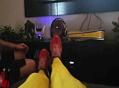 绿帽老公没发现我健身房晚归带内射惊喜让他舔干净