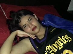 哇！惊人哥伦比亚美女在酒店房间骑粗鸡巴。大屁股狂野弹跳同时深喉！