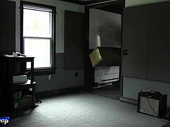 jokestrap reviews the world’s tallest 176cm sex doll with hilarious takes. check sydolls com to win a free doll by subscribing!