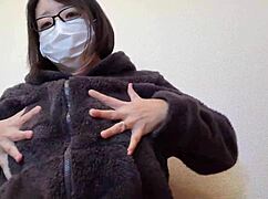 我，已婚女人，揉胸激烈自慰。