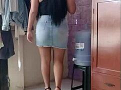 性感处女拉丁妹Sol爱穿迷你裙和高跟鞋