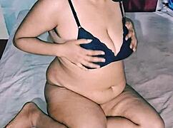 Wow! Desi Indian Bhabhi Shows Huge Hot Boobs