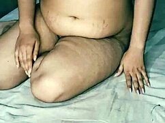 Wow! Desi Indian Bhabhi Shows Huge Hot Boobs