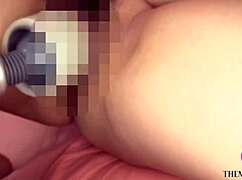 嘿，这些亚洲朋友沉浸在狂野女同3P玩具中！