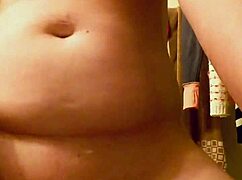 hey scarlet, keep dancing sexy for the camera like that!