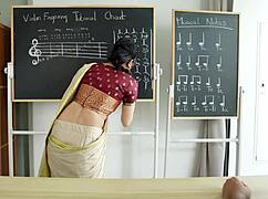 印度老师看起来可爱但超级饥渴