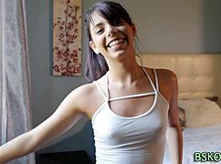 i can’t stop watching this cute little latina rub herself