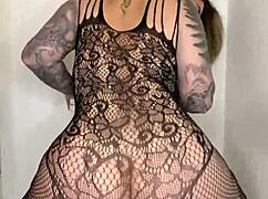 Milf with great tits reaches orgasm during sex