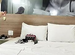 人妖猛吸大屌！