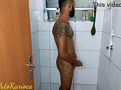 no banheiro, tesão louco me pegou, então bati uma e gozei gostoso com monster cock