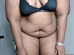 Ebony MILF with Thick Cellulite Thighs Spreads Wide for Solo Play.