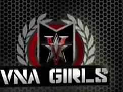 Sara and Shay team up with Chris