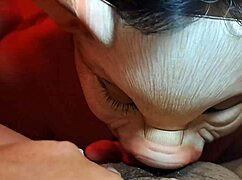 美艳金发妹享受无毛身体自慰时光