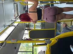 levei a minha empregada para a minha casa olha oque ela fez no ônibus a bunda dela é uma delícia
