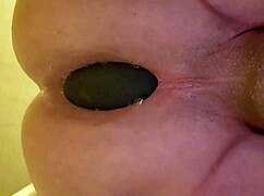 Whoa, amateur gets slammed with anal plug!