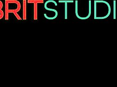 british teen 18+ humpin her pillow 😍