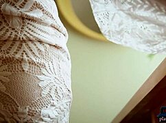 大屁股毛茸茸18+少女Jane Wilde为花花公子脱衣