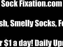 i crave sniffing your stinky socks deeply