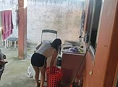 esposa saiu e a empregada n�o resistiu ao meu pau ereto