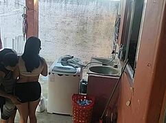 esposa saiu e a empregada n�o resistiu ao meu pau ereto