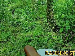 饥渴BBW弯腰迎接巨鸡巴湿润传教士