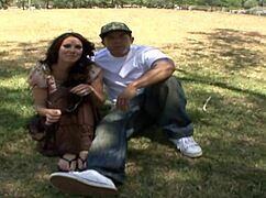 黑发熟女Juliette Bardot和Barry Scott家裡蒸汽激战