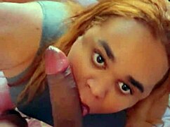 travesti boqueteira engasga com pauzão cavalo de 27cm, toma leitada na cara em pov caseiro gay.