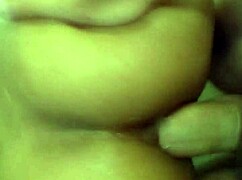 年轻小妞第一次深插18+嫩屁眼肛交