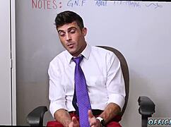 直男一起射精，猛男猛肏紧致基佬