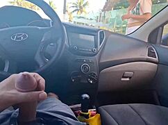 masturba�ao arriscada dentro do carro em publico para gostosa