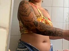 eu estou na live abrindo o zíper pra mostrar o quanto eu tô querendo dar