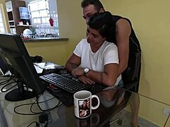 Nicoly Mattos Não Resistiu E Deu O Cuzinho No Sofá Da Recepção Depois De Mamar O Pau Do Chefe No Escritório