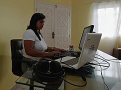 Nicoly Mattos Não Resistiu E Deu O Cuzinho No Sofá Da Recepção Depois De Mamar O Pau Do Chefe No Escritório