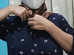 Hijab Beauty Masturbates When House Is Empty!