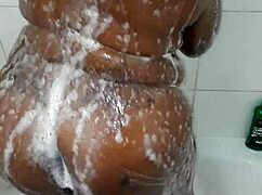 juiceey montana shows off her big ass and tits on webcam