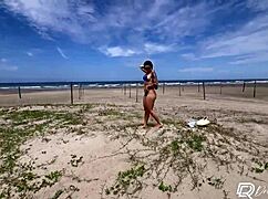 Ganhei gozada na boca do tatuado gostoso que conheci na praia